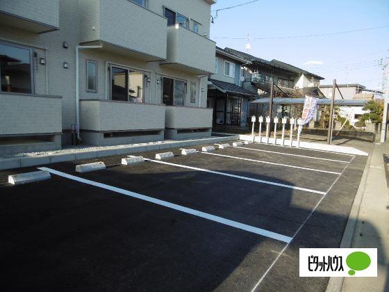 マナ（103） 駐車場