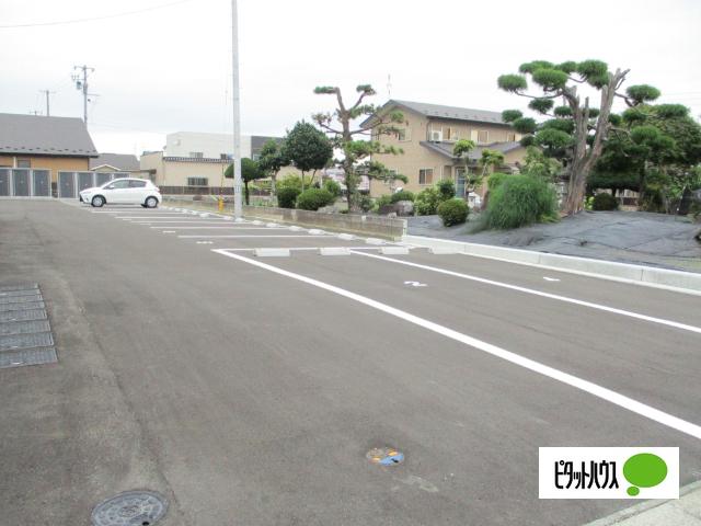 ApisⅤ　A棟（3） 駐車場