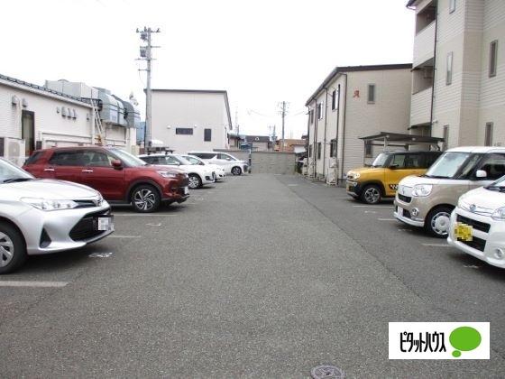 エストポミエ　Ｂ（305） 駐車場