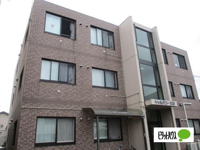 山岸駅より徒歩25分 築23年6ヶ月 3階建の賃貸物件