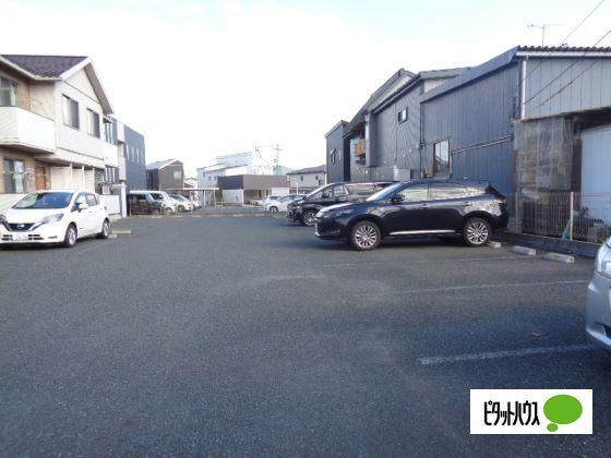 ジェミニ向中野 壱番館（101） 駐車場