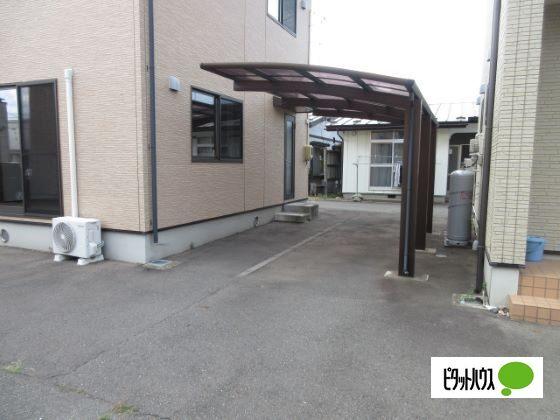 エテルノカーサC棟 駐車場