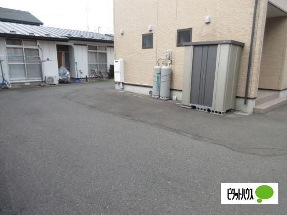 エテルノカーサC棟 駐車場