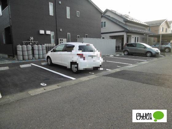 クレスト矢巾（103） 駐車場
