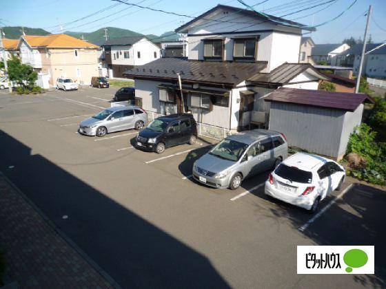 ロイヤルハイツ　L（102） 駐車場