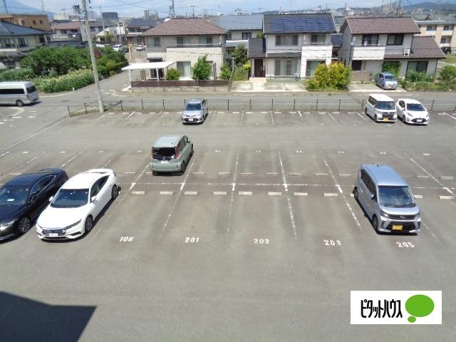 rouge pommier　（ルージュポミエ）（101） 駐車場