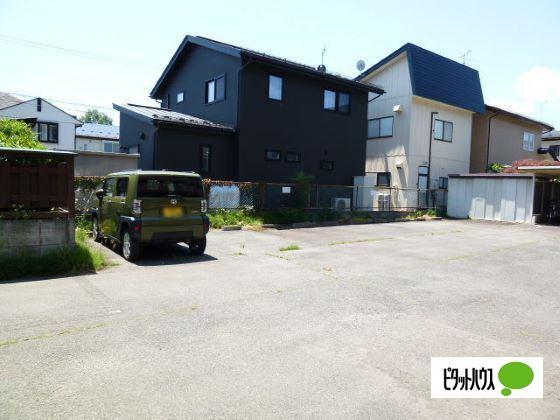 アルバ（102） 駐車場