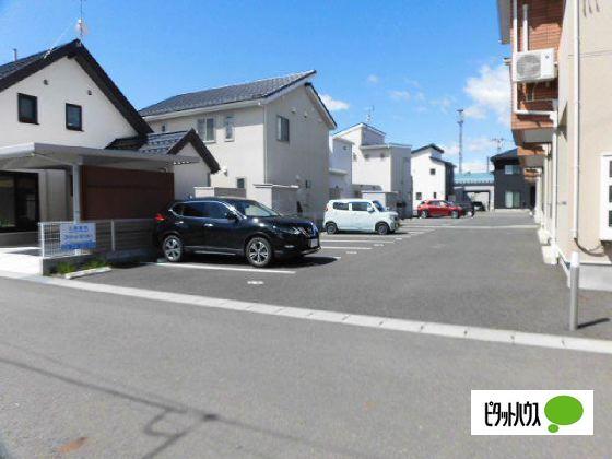 Ｍｉｌｌｅ　Ｆｅｕｉｌｌｅ（102） 駐車場