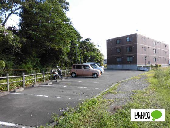 マンションリバー（201） 駐車場