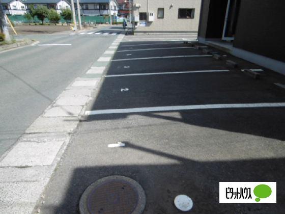 レーベン（202） 駐車場