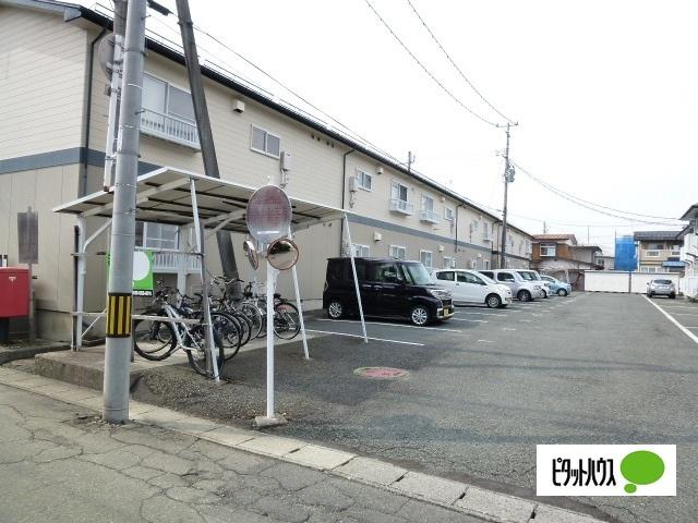 メープル高松　Ｄ（103） 駐車場
