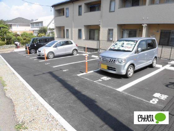 グランデ ブリリア（202） 駐車場