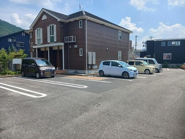 ファインレジデンス２番館（202） 駐車場