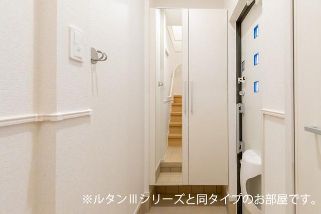 ラヴィアンローズ（301） 玄関
