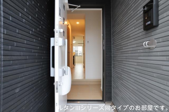 ラヴィアンローズ（101） 玄関