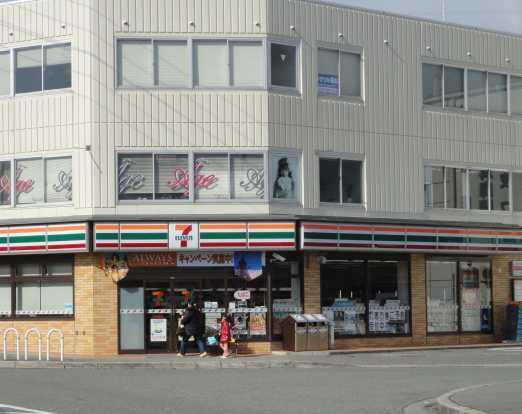 セブンイレブン神戸田尾寺駅前店：352m
