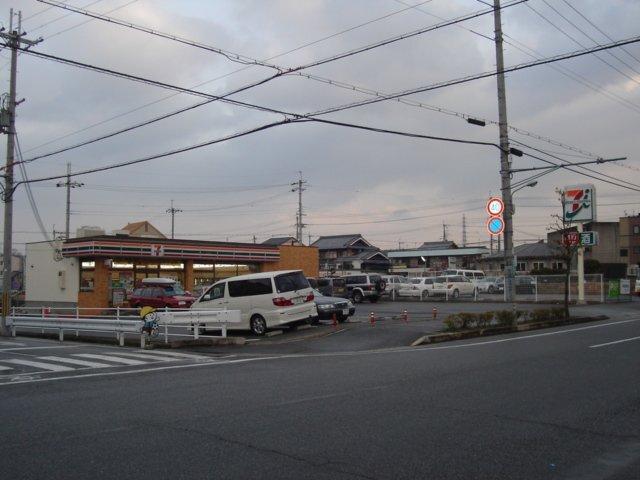 セブンイレブン三田西山1丁目店：403m