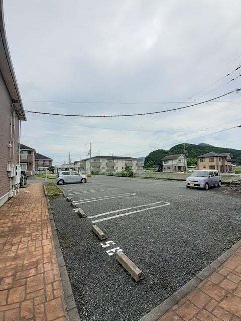 プリマヴェーラ参番館（201） 駐車場
