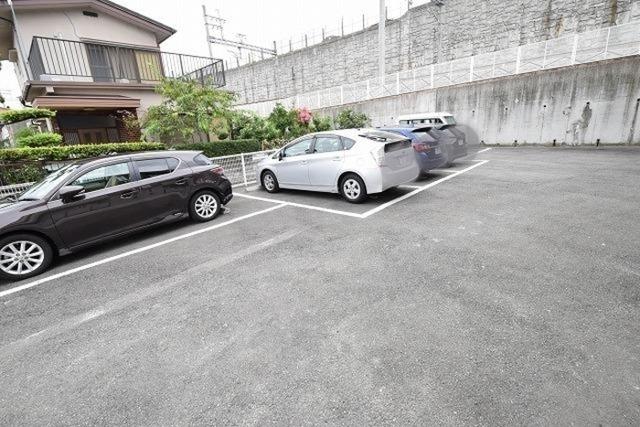 ラフィシア（301） 駐車場