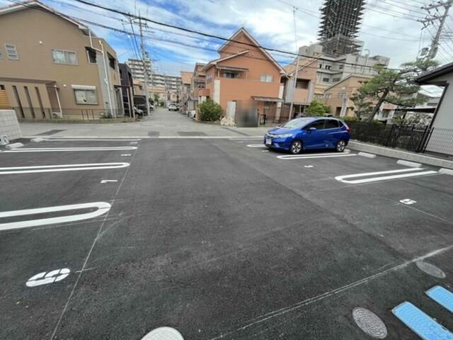 セルファ メゾン 三田（302） 駐車場