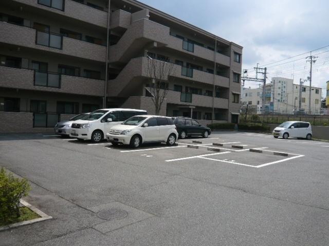 サーパス神戸北 駐車場