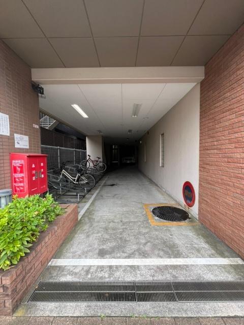 エントランス左側に隣接