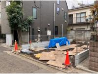 建物解体が完了して、ブロックフェンスを設置しています。