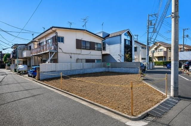 現地（2026年4月）撮影 東南角地の解放感と陽当たりの良さ、敷地面積３１坪越えのゆとりの広さ