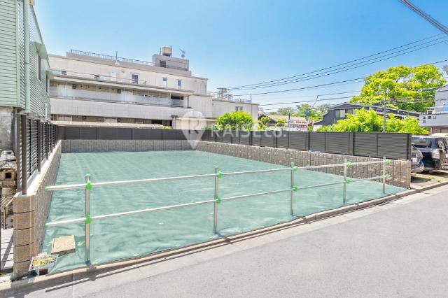 祐天寺＿売地「祐天寺駅」徒歩５分の邸宅用地・こんなに駅が近い 前面道路含む現地写真