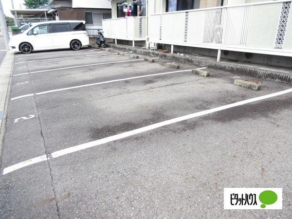 パークサイド鈴Ａ棟（203） 駐車場