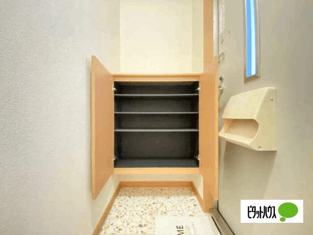 Ｊ’ｓ ２５４（101） 玄関