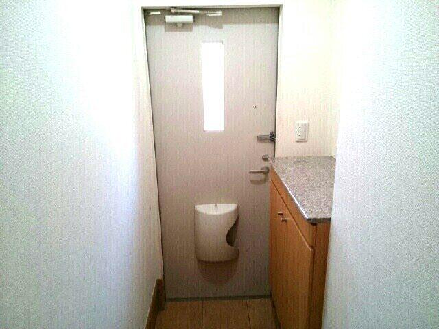 ドゥーハウスⅢ（201） 玄関