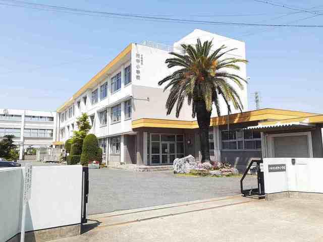 小牧市立　村中小学校：600m