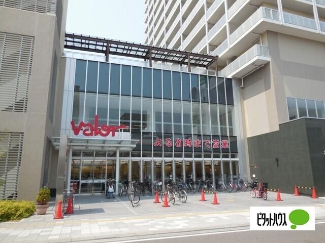 バロー岩倉店：989m