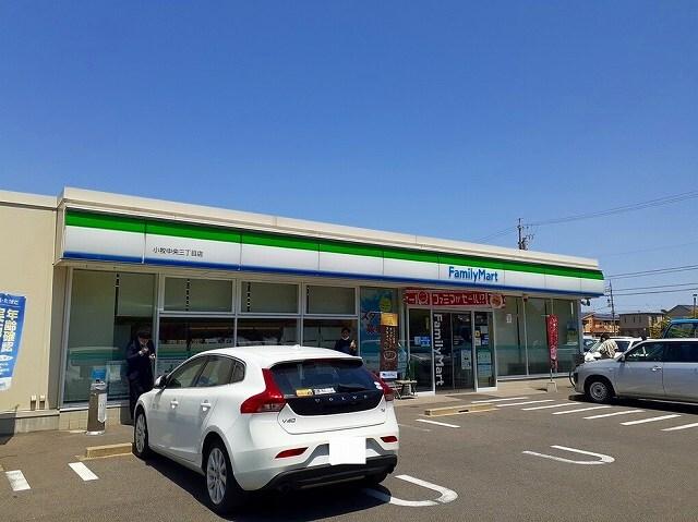 ファミリーマート　北外山店：700m