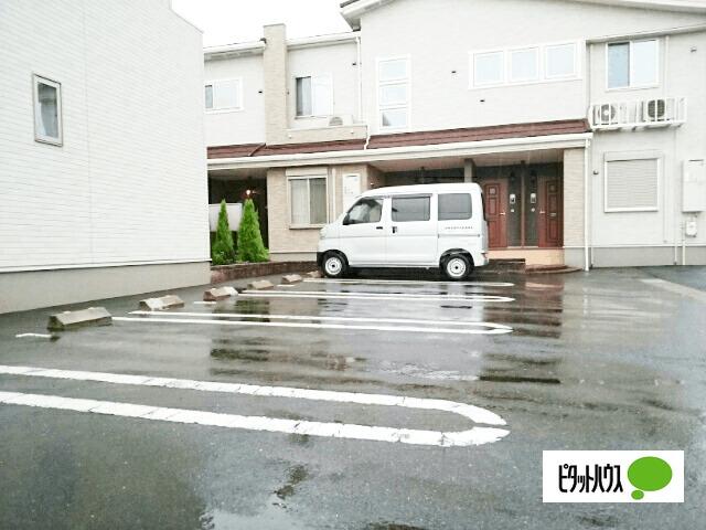 アンブラッセＢ（201） 駐車場