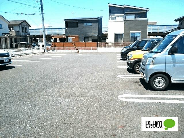 ル　シャトウⅡ（201） 駐車場