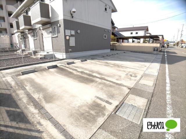 アンベリール堀の内（101） 駐車場