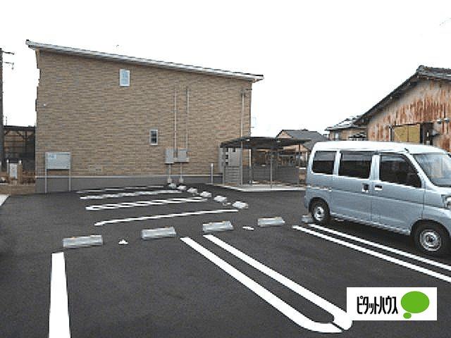 パルティール（203） 駐車場