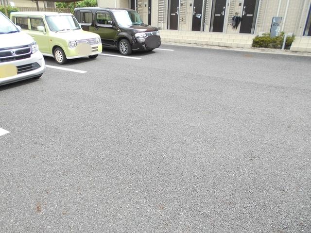D-room西之島（202） 駐車場