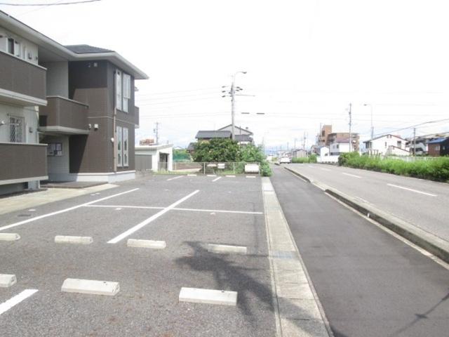 グラン・シャリオ　Ａ（202） 駐車場
