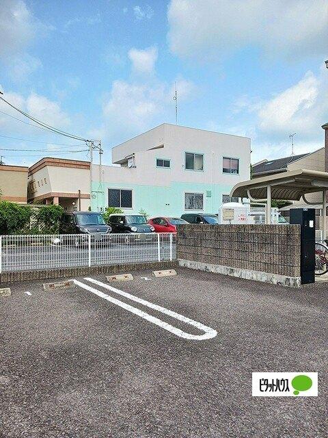 クラール・メゾン（102） 駐車場