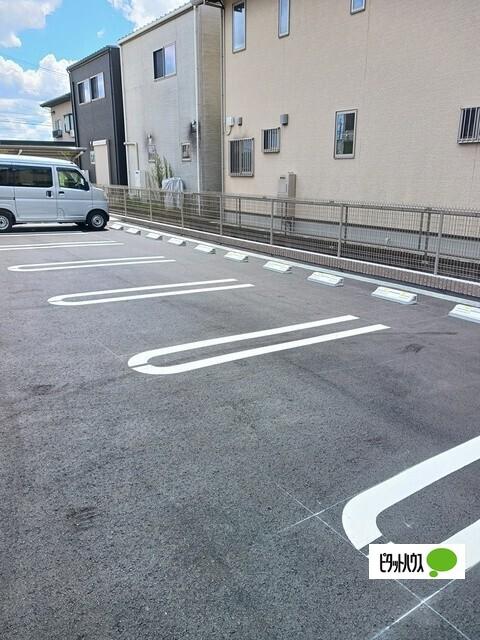 フラワー（103） 駐車場