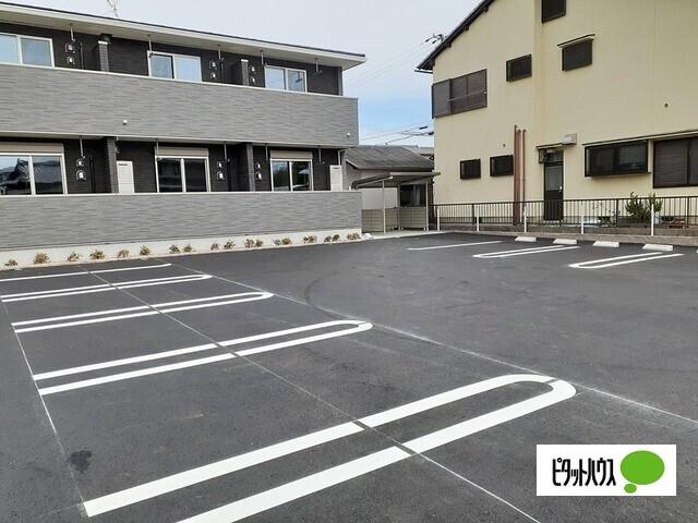 キャピタル（202） 駐車場