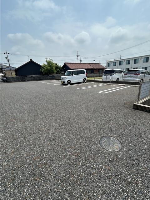 コンチェルト（303） 駐車場