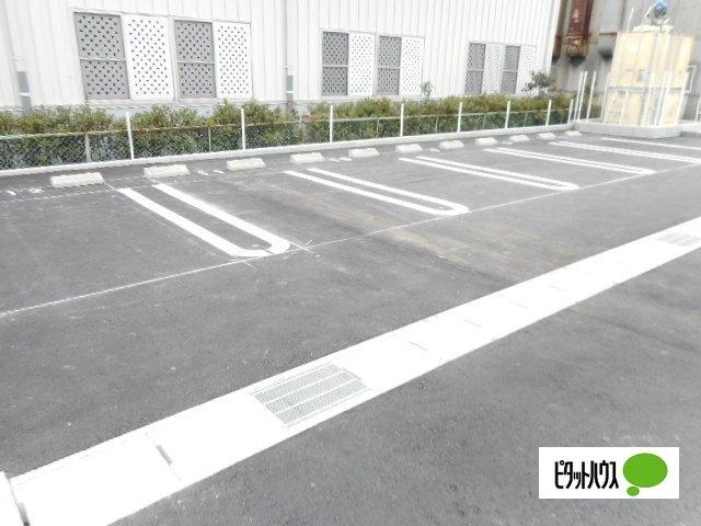 クラール　シュテルン（303） 駐車場