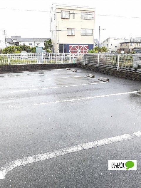 プラシードⅤ（101） 駐車場