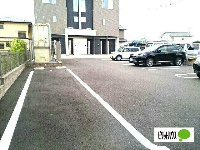 ローズタウン（101） 駐車場