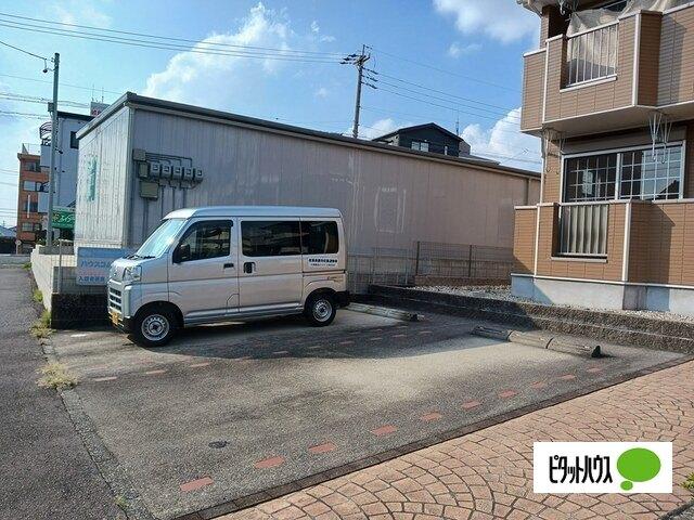 アンジュ（101） 駐車場