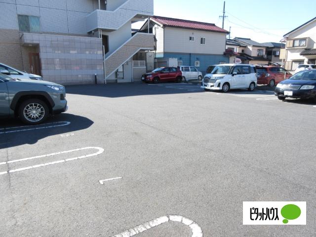 Charmant　Mukaiyama（203） 駐車場